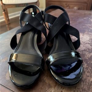 Anne Klein Patent/Fabric Sandals. Black Size 10.